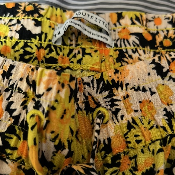 Urban outfitters floral print pants - Picture 2 of 4